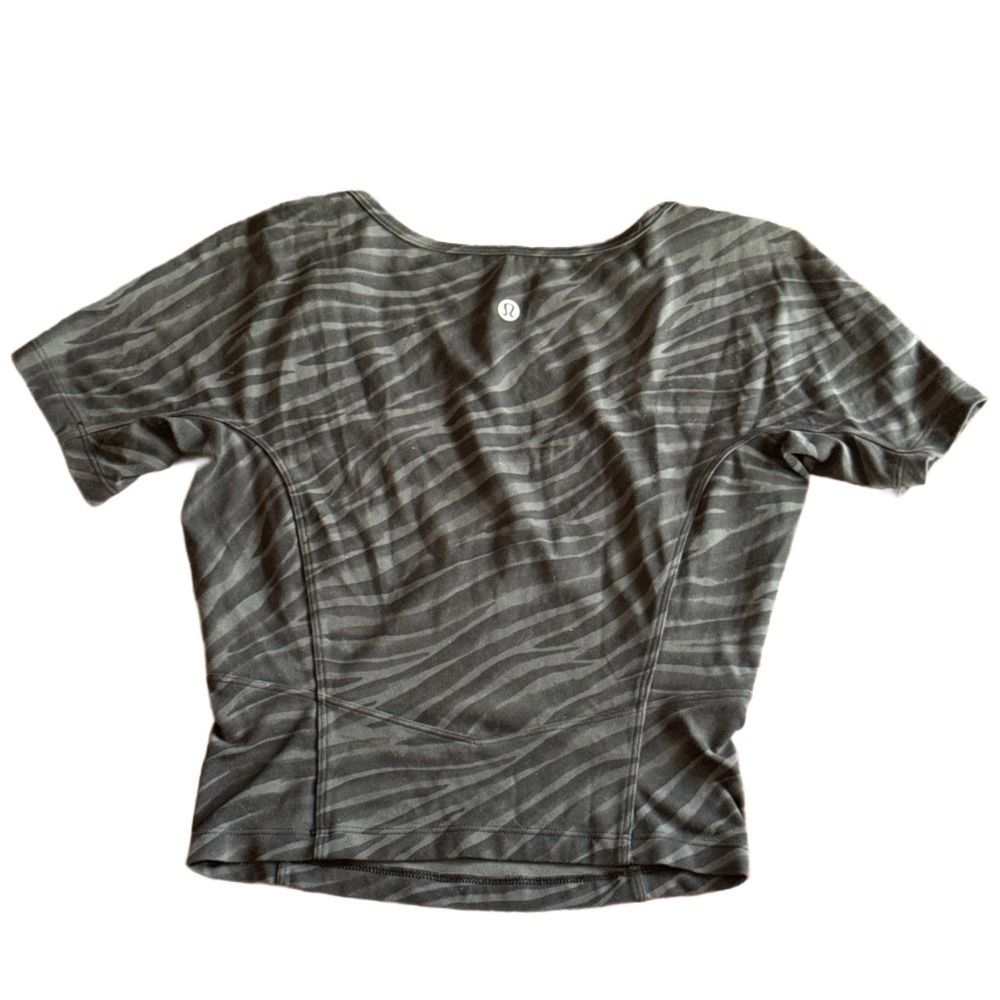 Lululemon Align Short Sleeve Animal Print Top Black and Gray 6 - Picture 2 of 3